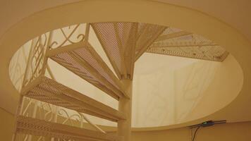 elegant Spiral- Treppe im modern Innere video