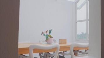 helder minimalistische dining ruimte video