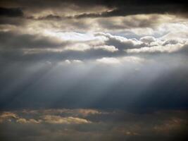 nube y cielo con Dom brillante mediante foto