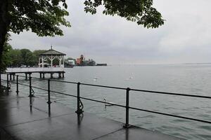 Bregenz, Austria con Kiosko pabellón a lago Constance foto