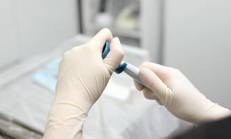 piezoeléctrico escalador combinación de moderno tecnologías y poder dispositivos son usado en campo de periodoncia y endodoncia en el prevención y tratamiento de varios enfermedades de el dientes y cena foto