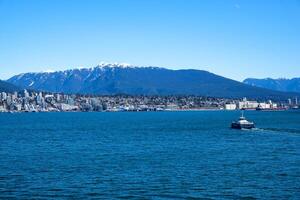 varios reconocible lugares y atracciones de Vancouver en Canadá ciudad centrar bueno clima limpiar céntrico azul cielo enorme edificios rascacielos muchos videos y fotos de esta tema británico Columbia