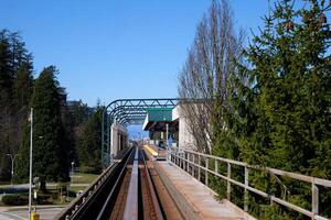 Vancouver Skytrain nuevo Canadá línea a surrey hogar rieles tren cielo tren la carretera viaje tráfico grande ciudad vida conveniencia comodidad azul cielo bonito clima varios profesional calidad y foto estaciones