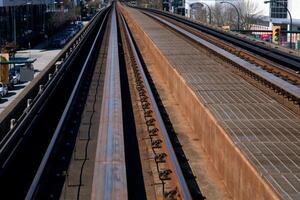 Vancouver Skytrain nuevo Canadá línea a surrey hogar rieles tren cielo tren la carretera viaje tráfico grande ciudad vida conveniencia comodidad azul cielo bonito clima varios profesional calidad y foto estaciones