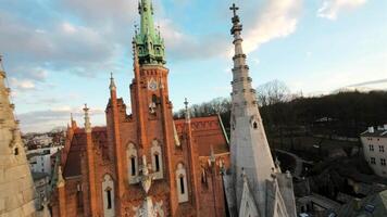 behendig vlucht in de omgeving van st. joseph's kerk en over- podgorsky plein in Krakau video