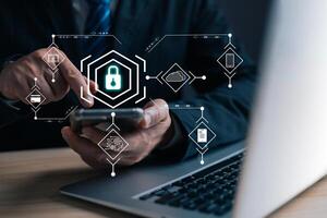 empresarios proteger personal datos información desde virus en mano con virtual pantalla interfaces ciber seguridad y intimidad proteccion red seguridad computadora y seguro datos concepto. foto