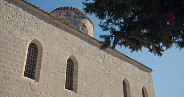 Saint néophytos monastère dans Chypre. historique orthodoxe église et architectural gemme dans montagneux terrain. haute qualité 4k métrage video