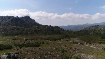 Fantastisk natur landskap från geres naturlig parkera portugal video