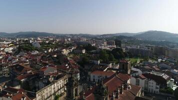 vista aérea de la ciudad de braga portugal video