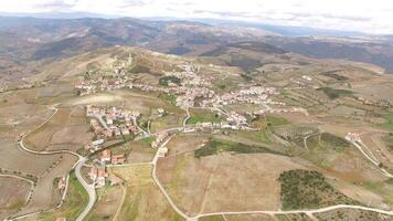 bergen wijngaarden in douro Portugal video