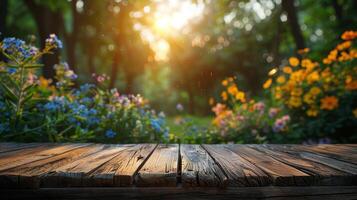 de madera mesa con luz de sol mediante arboles foto