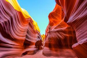 antílope cañón es un fascinante natural preguntarse, renombrado en todo el mundo para sus fluido rojo rock formaciones, haciendo eso uno de el más buscados destinos para naturaleza entusiastas a través de el globo. foto