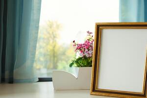 Natural Mockup Photo Paper on Wooden Table for a Realistic and Authentic Presentation, Perfect for Showcasing Designs with a Natural Feel