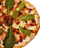 oben Aussicht von Margherita Pizza auf transparent Hintergrund. neapolitanisch Pizza mit Gewürze, Tomaten und Mozzarella Käse. Pizza mit Mozzarella Käse, Tomate Soße, Spinat auf dick Teig. png