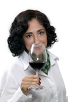 vrouw sommelier poseren voor de camera terwijl genieten van een rood wijn png