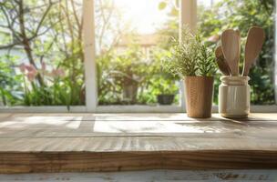 de madera mesa con utensilios y taza de líquido foto