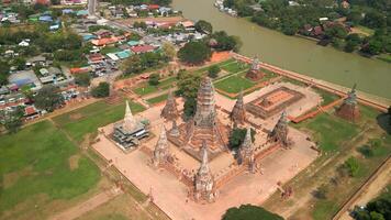 Antenne Aussicht von das historisch Stadt von Ayutthaya, Thailand. video