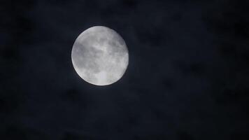 gespenstisch dunkel Geheimnis Nacht Stimmung von voll Mond Planet im Raum Universum video