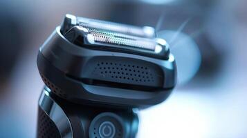 A closeup of the shaver head featuring a pivoting design for maximum flexibility and control over the shave photo
