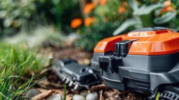 Closeup of the trimmer head featuring a rotating design for versatile ting angles photo