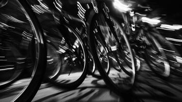el ruedas de múltiple bicicletas en movimiento creando un sentido de velocidad y energía foto