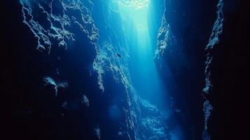 un profundo y misterioso Oceano abismo poblado por luminiscente criaturas adaptado a sobrevivir en el lo más hondo foto