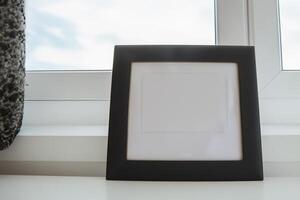Natural Mockup Photo Paper on Wooden Table for a Realistic and Authentic Presentation, Perfect for Showcasing Designs with a Natural Feel