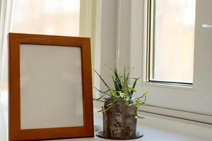 Natural Mockup Photo Paper on Wooden Table for a Realistic and Authentic Presentation, Perfect for Showcasing Designs with a Natural Feel