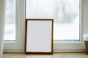 Natural Mockup Photo Paper on Wooden Table for a Realistic and Authentic Presentation, Perfect for Showcasing Designs with a Natural Feel