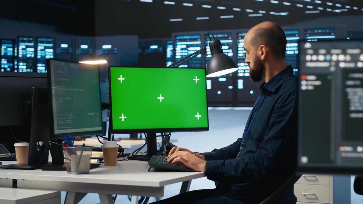 Computer Operator Monitor Stock Photos, Images and Backgrounds for Free ...