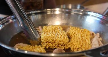 Instant vermicelli Vermicelli in a container, Moments of taste and pleasure. Quick preparation of vermicelli. instant noodle soup close-up video