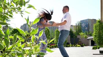 Street dance Couple dancing outdoors bachata professional dance in the park Blue summer suit for a girl, man in a white shirt and jeans video