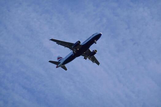 británico vías respiratorias vuelos, avión altísimo mediante el azul cielo en vuelo, enero 07, 2023 foto