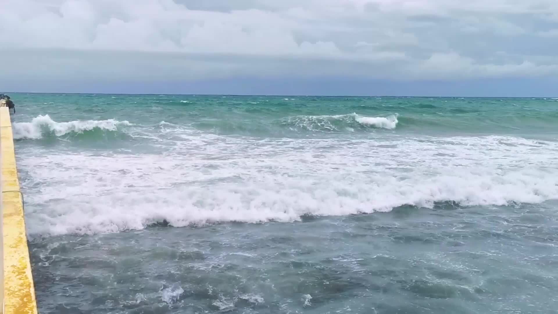 How high was tsunami wave in thailand