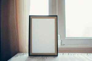 Natural Mockup Photo Paper on Wooden Table for a Realistic and Authentic Presentation, Perfect for Showcasing Designs with a Natural Feel