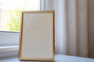 Natural Mockup Photo Paper on Wooden Table for a Realistic and Authentic Presentation, Perfect for Showcasing Designs with a Natural Feel
