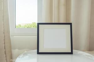 Natural Mockup Photo Paper on Wooden Table for a Realistic and Authentic Presentation, Perfect for Showcasing Designs with a Natural Feel