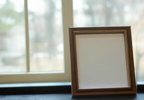 Natural Mockup Photo Paper on Wooden Table for a Realistic and Authentic Presentation, Perfect for Showcasing Designs with a Natural Feel
