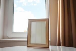 Natural Mockup Photo Paper on Wooden Table for a Realistic and Authentic Presentation, Perfect for Showcasing Designs with a Natural Feel