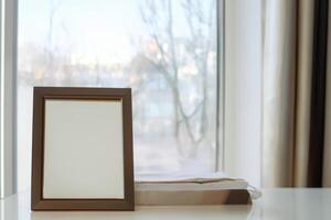 Natural Mockup Photo Paper on Wooden Table for a Realistic and Authentic Presentation, Perfect for Showcasing Designs with a Natural Feel