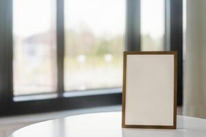 Natural Mockup Photo Paper on Wooden Table for a Realistic and Authentic Presentation, Perfect for Showcasing Designs with a Natural Feel