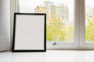 Natural Mockup Photo Paper on Wooden Table for a Realistic and Authentic Presentation, Perfect for Showcasing Designs with a Natural Feel