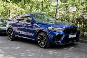 minsk, bielorrusia, mayo 17, 2024 - lujo BMW suv foto
