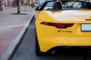 minsk, bielorrusia, mayo 14, 2024 - cola ligero lujoso jaguar F tipo foto