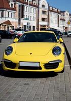 minsk, bielorrusia, mayo 14, 2024 - frente ver amarillo Porsche foto