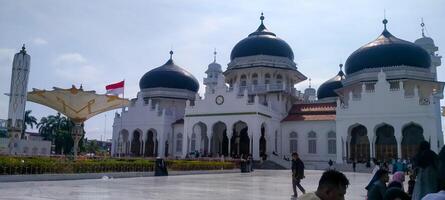 Banda Aceh, Aceh, Indonesia, 2024 - the atmosphere in the afternoon in the courtyard of the Baiturrahman mosque in the city of Banda Aceh photo