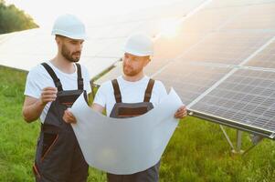 Project manager discuss with worker installation process of solar panel photo