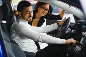 The seller and the buyer in the auto show photo
