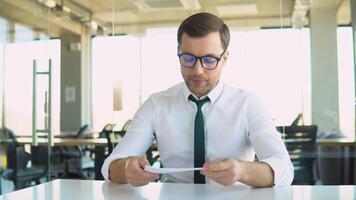 Upset annoyed young businessman or employee reading letter, working with correspondence, frustrated stressed man received bad news, holding document, dismissal or debt notification video