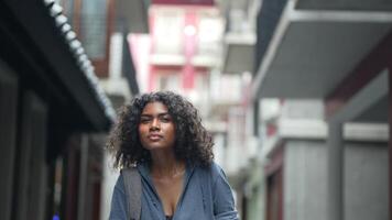 A black woman prepares to exercise outdoors in a park area in the middle of the city. video